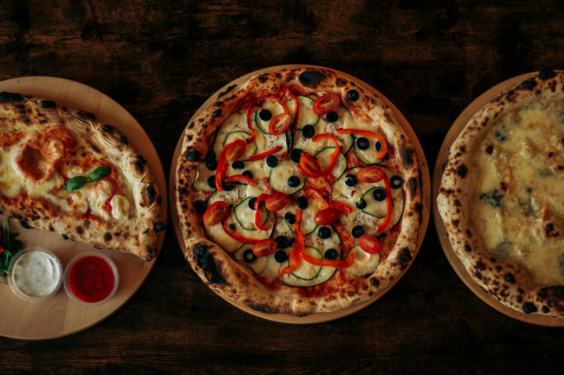 Margherita Pizza aus dem Holzofen